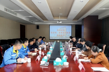 商務(wù)部駐杭特辦特派員劉福學(xué)攜浙江省商務(wù)廳黨組成員、總經(jīng)濟師朱軍一行蒞臨景興紙業(yè)考察調(diào)研